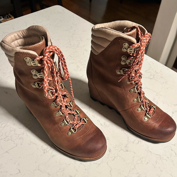 Sorel Conquest Women's Brown Wedge Heeled Boots - Picture 3 of 12